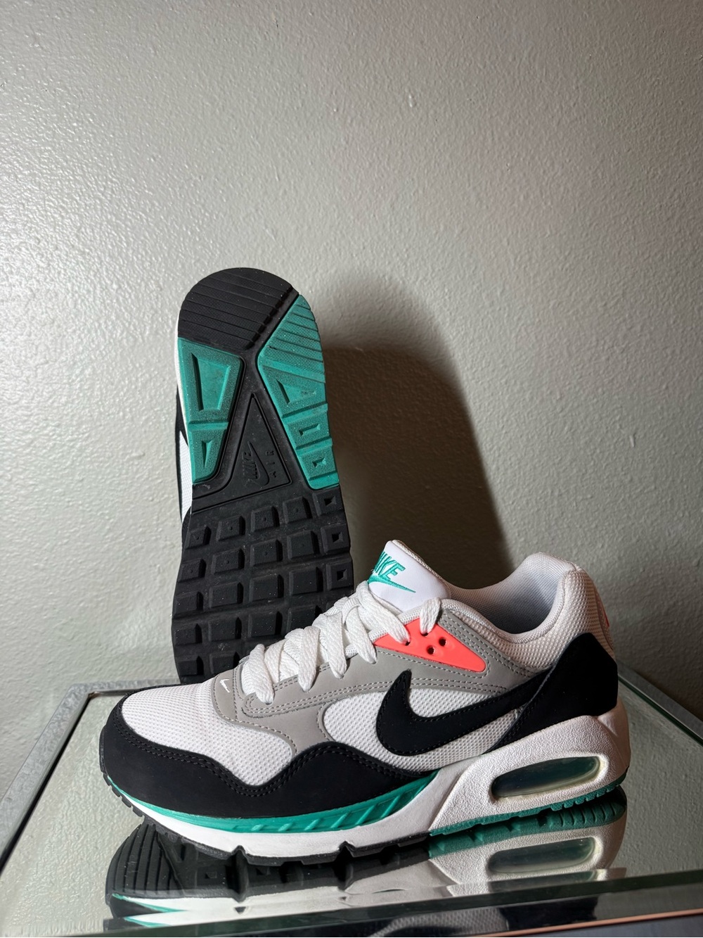 Nike Air Max Correlate Women’s Size 8 White Black Teal Coral Sneakers - Picture 6 of 7